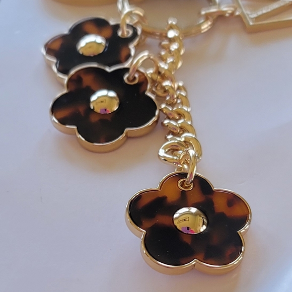 Victoria Secret Logo and Flowers Key Chain NWT - Picture 4 of 7